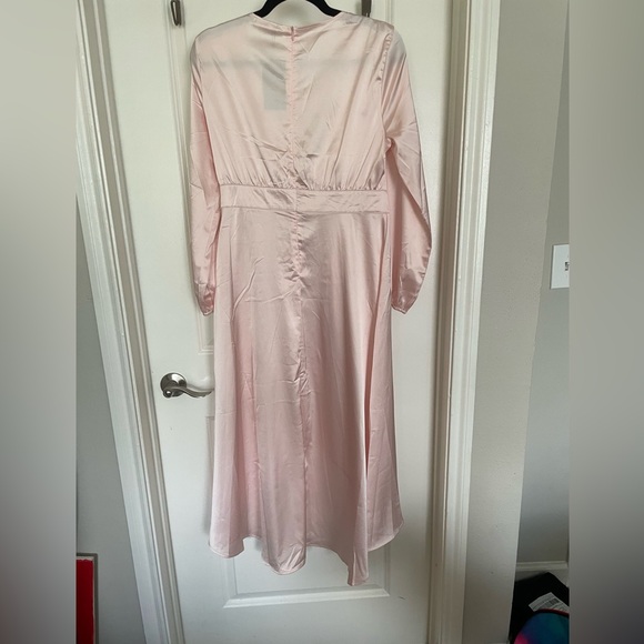 High-low pink long sleeve satin-like dress - Picture 2 of 2